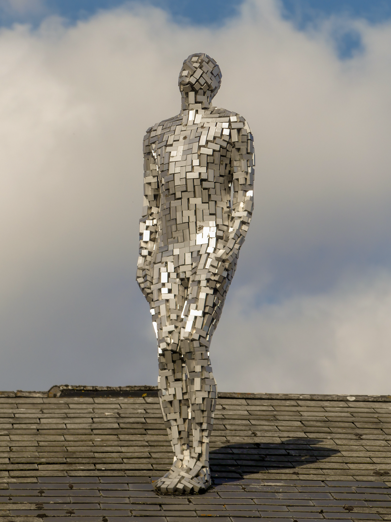 “Making Space”, sculpture by Sir Antony Gormley, Magdi Yacoub Institute, Harefield Hospital © Adobe Stock